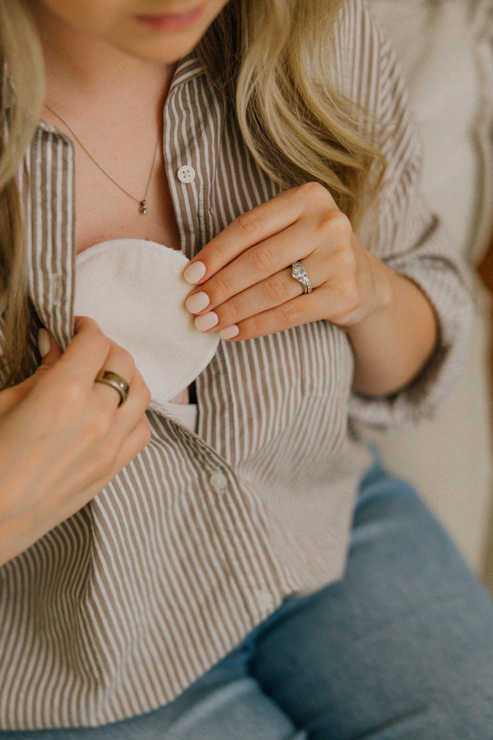 How to Fit & Wear Nursing Pads So They Don’t Shift or Show