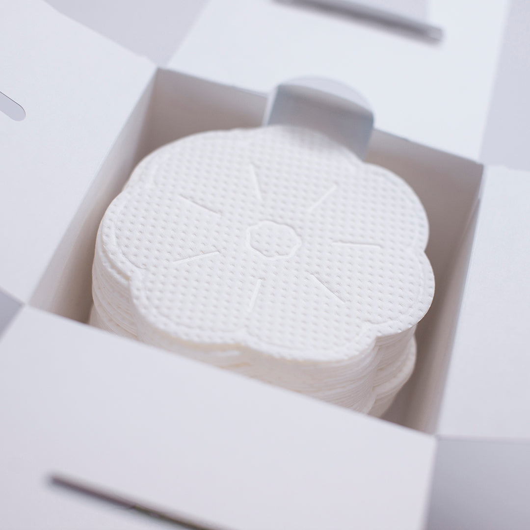 Biodegradable Disposable Nursing Pads shown in open box